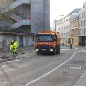 pohled na zaměstnance radnice čištění ulice